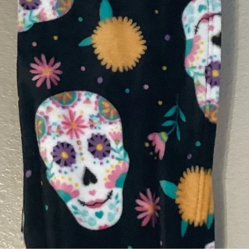 Black Sugar Skulls & Flowers Plush Throw